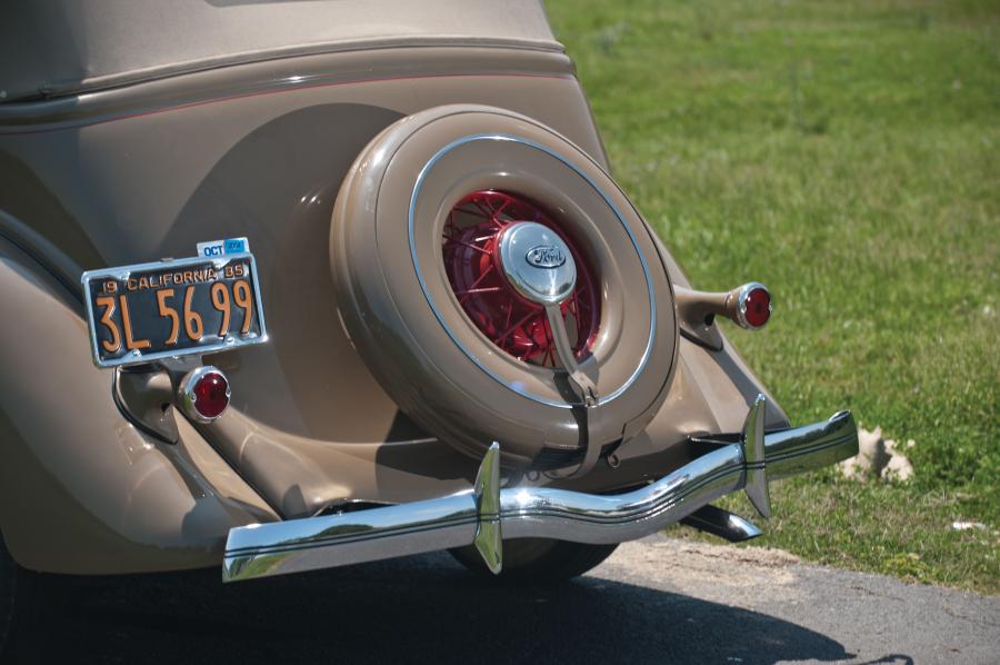  Ford DeLuxe Phaeton 1935 года  (фото 24 из 33)